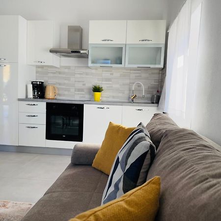 Apartment Erika - For 2 Near The Beach 普拉 外观 照片