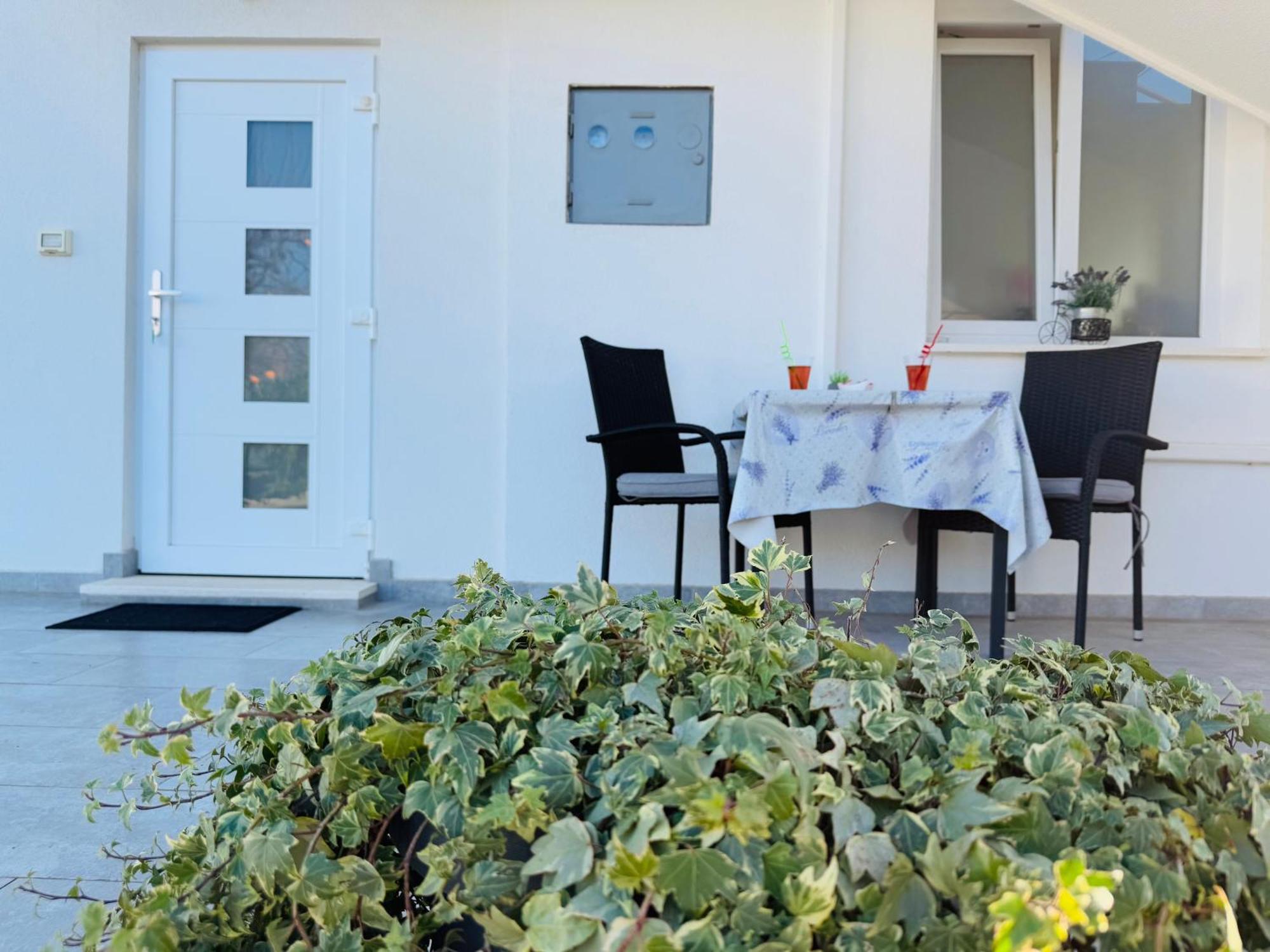 Apartment Erika - For 2 Near The Beach 普拉 外观 照片